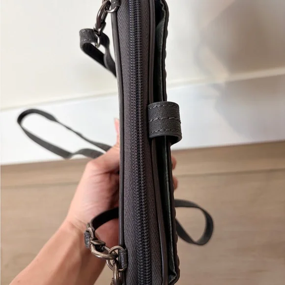 NEW The Sak Iris Large Smartphone Crossbody Wristlet Gray Leather Studded - Picture 5 of 9